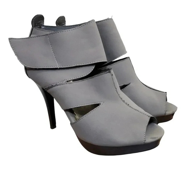 Rampage Suede Gray heels.  Size 9.5 - Picture 2 of 8